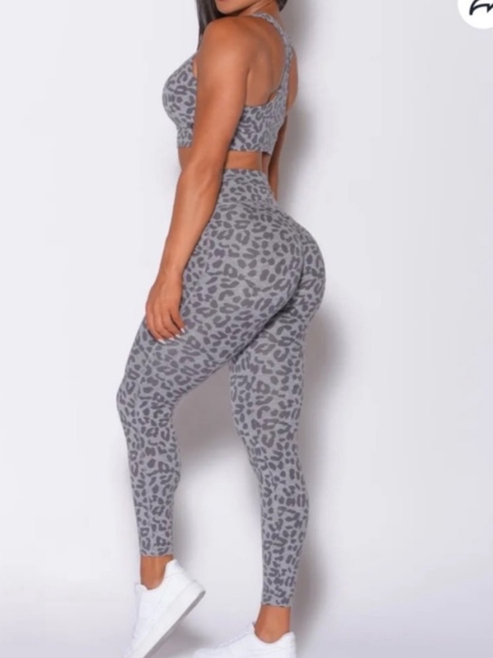 Bombshell Sportswear Gray Cheetah Print Scrunch Leggings Small